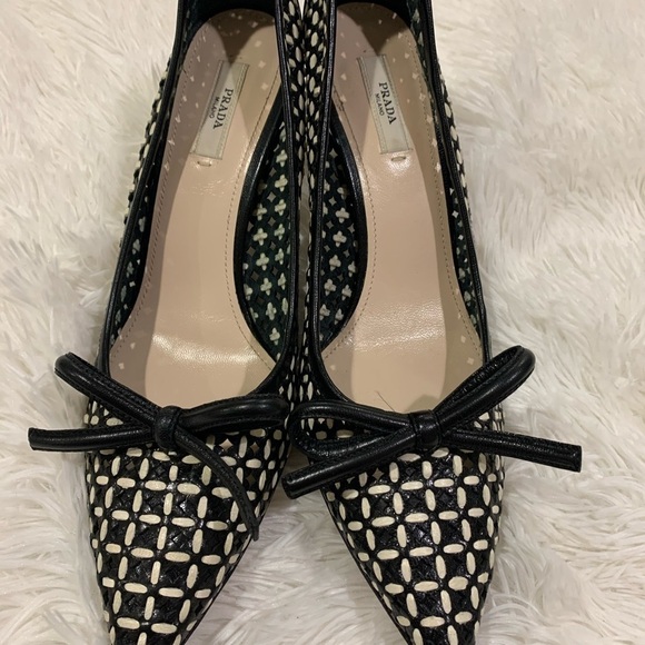 PRADA Bow Woven Pointy Toe Leather Pumps - Picture 2 of 7